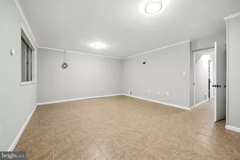 Living - 7247 Reservoir Rd, Springfield, VA 22150 photo 3 of 3