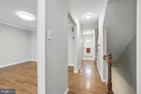 Entry Way - 7247 Reservoir Rd, Springfield, VA 22150 photo 3 of 6