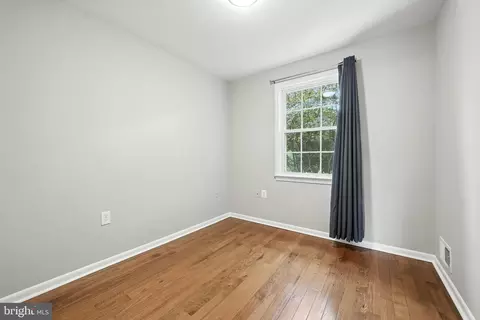 Bedroom - 7247 Reservoir Rd, Springfield, VA 22150 photo 3 of 5