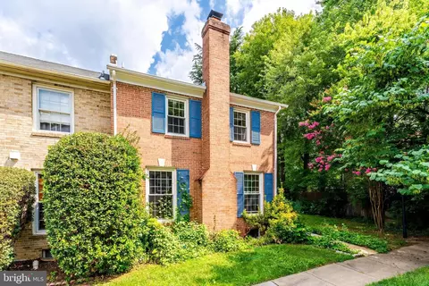 7020 Bradwood Ct, Springfield, VA 22151