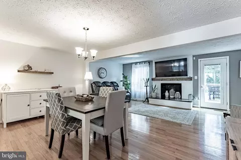 9188 Forest Breeze Ct, Springfield, VA 22152 photo 3