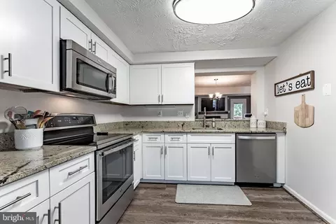9188 Forest Breeze Ct, Springfield, VA 22152 photo 11
