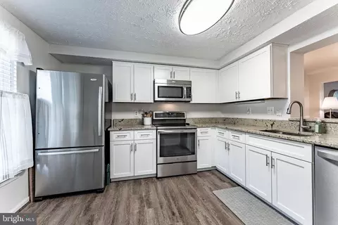 9188 Forest Breeze Ct, Springfield, VA 22152 photo 4