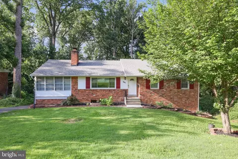 7044 Cindy Ln, Annandale, VA 22003