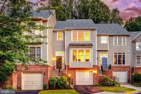 1244 Weatherstone Ct, Reston, VA 20194