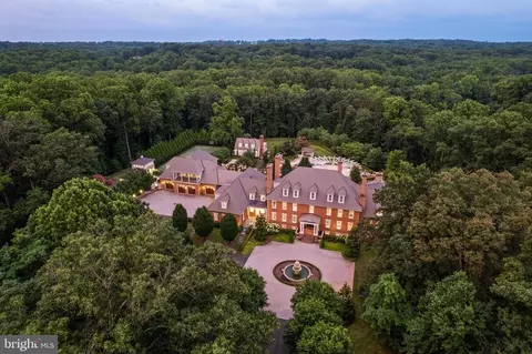 11100 Kings Cavalier Ct, Oakton, VA 22124