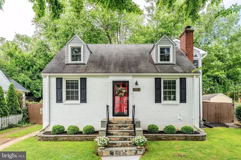 2907 Monroe Pl, Falls Church, VA 22042