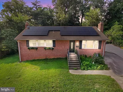 8022 Hatteras Ln, Springfield, VA 22151 photo 3