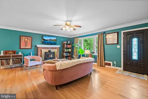 8022 Hatteras Ln, Springfield, VA 22151 photo 5