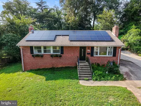 8022 Hatteras Ln, Springfield, VA 22151 photo 2