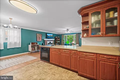8022 Hatteras Ln, Springfield, VA 22151 photo 12