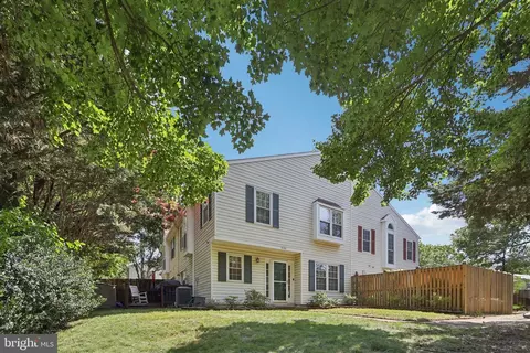 6110 A Hoskins Hollow Cir, Centreville, VA 20121