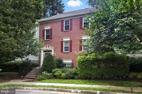 12001 Golf Ridge Ct #302, Fairfax, VA 22033