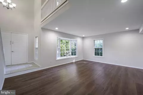 13802 Poplar Tree Rd, Chantilly, VA 20151 photo 4