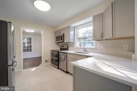 13802 Poplar Tree Rd, Chantilly, VA 20151 photo 14
