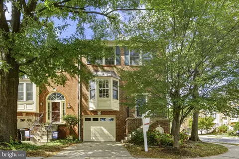 8017 Trevor Pl, Vienna, VA 22182