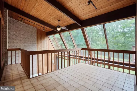 Entry Way - 1017 Towlston Rd, Mclean, VA 22102 photo 3 of 6