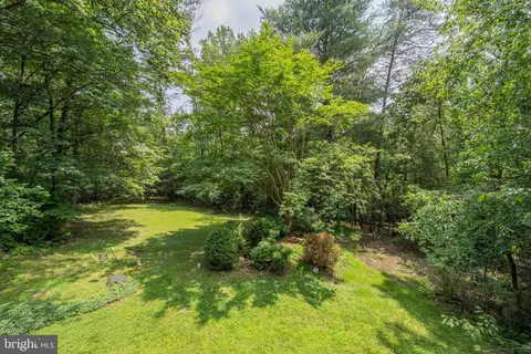 Exterior - 1017 Towlston Rd, Mclean, VA 22102 photo 10 of 10