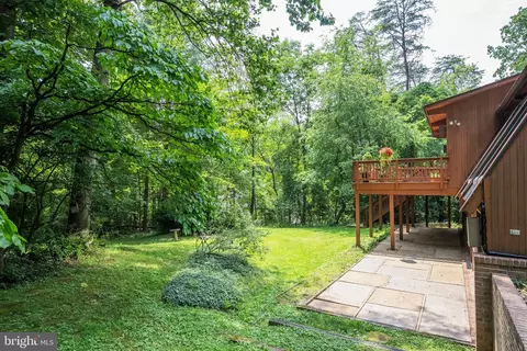 Exterior - 1017 Towlston Rd, Mclean, VA 22102 photo 7 of 10