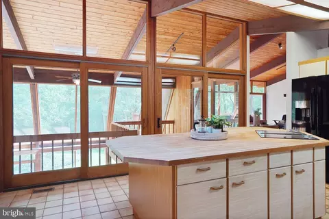 Kitchen - 1017 Towlston Rd, Mclean, VA 22102 photo 5 of 7