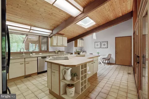 Kitchen - 1017 Towlston Rd, Mclean, VA 22102 photo 7 of 7