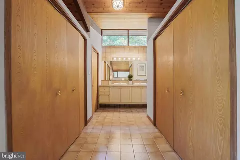 Entry Way - 1017 Towlston Rd, Mclean, VA 22102 photo 5 of 6