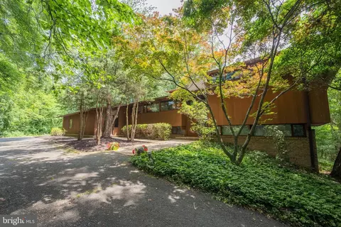 1017 Towlston Rd, Mclean, VA 22102