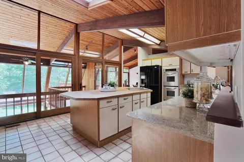 Kitchen - 1017 Towlston Rd, Mclean, VA 22102 photo 4 of 7