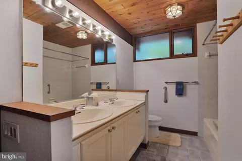 Bath - 1017 Towlston Rd, Mclean, VA 22102 photo 4 of 4