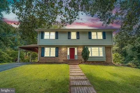 8618 Gateshead Rd, Alexandria, VA 22309