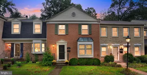 10306 Hampshire Green Ave, Fairfax, VA 22032