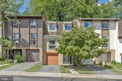3007 Mission Square Dr, Fairfax, VA 22031