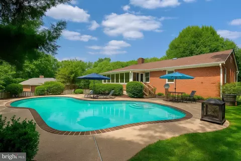 5426 Camrose Pl, Springfield, VA 22151 photo 2