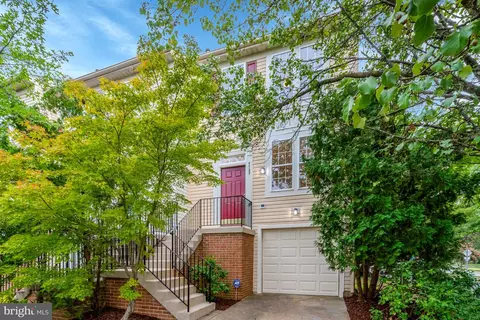 7727 Markham Grant Ln, Alexandria, VA 22315