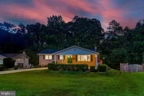 6803 Houndmaster Rd, Springfield, VA 22152