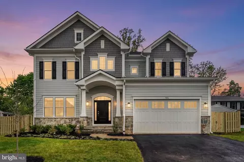 906 Frederick St SW, Vienna, VA 22180
