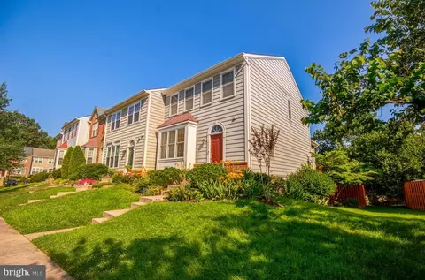 8632 Beech Hollow Ln, Springfield, VA 22153
