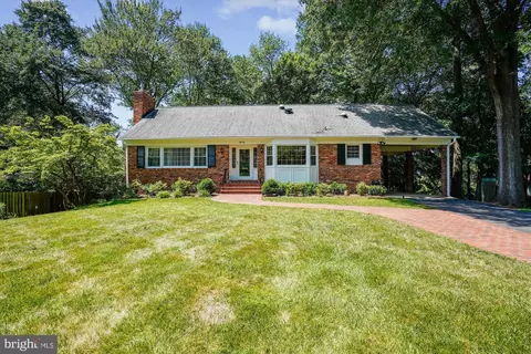 8426 Blakiston Ln, Alexandria, VA 22308