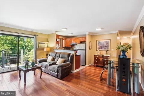 2844 Annandale Rd #316, Falls Church, VA 22042