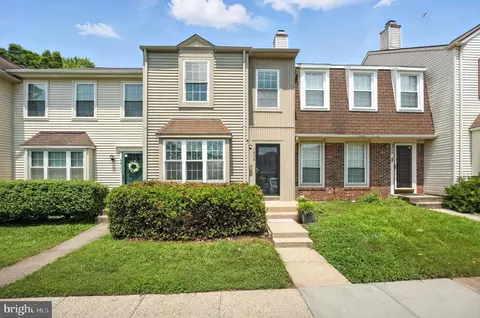 6808 Cottingham Ln, Centreville, VA 20121