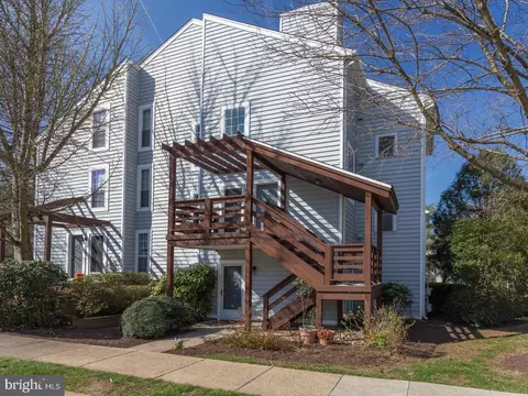 10017 Oakton Terrace Rd, Oakton, VA 22124