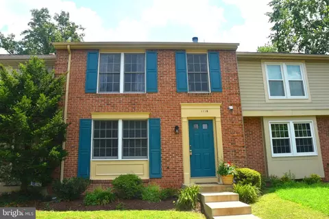 1118 Casper Dr, Herndon, VA 20170