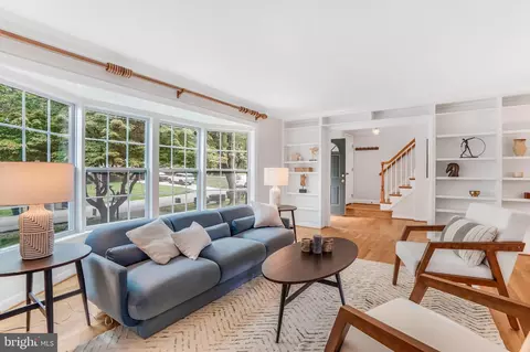 Living - 1218 Kensington Rd, Mclean, VA 22101 photo 2 of 4