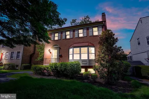Exterior - 1218 Kensington Rd, Mclean, VA 22101 photo 5 of 16