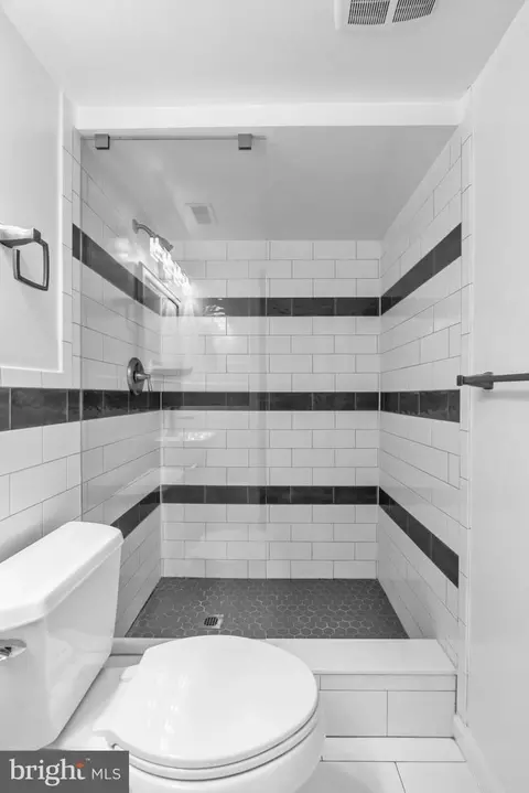 Bath - 1218 Kensington Rd, Mclean, VA 22101 photo 6 of 6