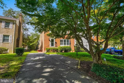 Exterior - 1218 Kensington Rd, Mclean, VA 22101 photo 7 of 16