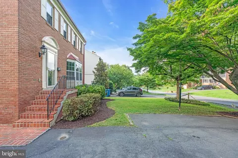Exterior - 1218 Kensington Rd, Mclean, VA 22101 photo 13 of 16