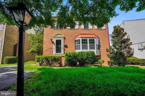 Exterior - 1218 Kensington Rd, Mclean, VA 22101 photo 6 of 16