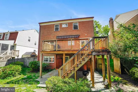 Exterior - 1218 Kensington Rd, Mclean, VA 22101 photo 9 of 16