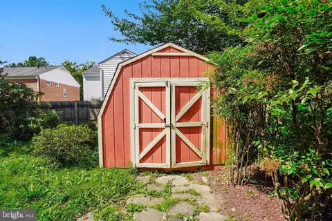 Exterior - 1218 Kensington Rd, Mclean, VA 22101 photo 11 of 16